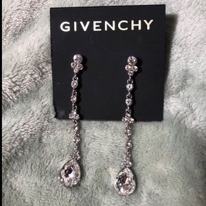 GIVENCHY
Silver-Tone Crystal Pear Drop Linear Earrings brand new with tags.